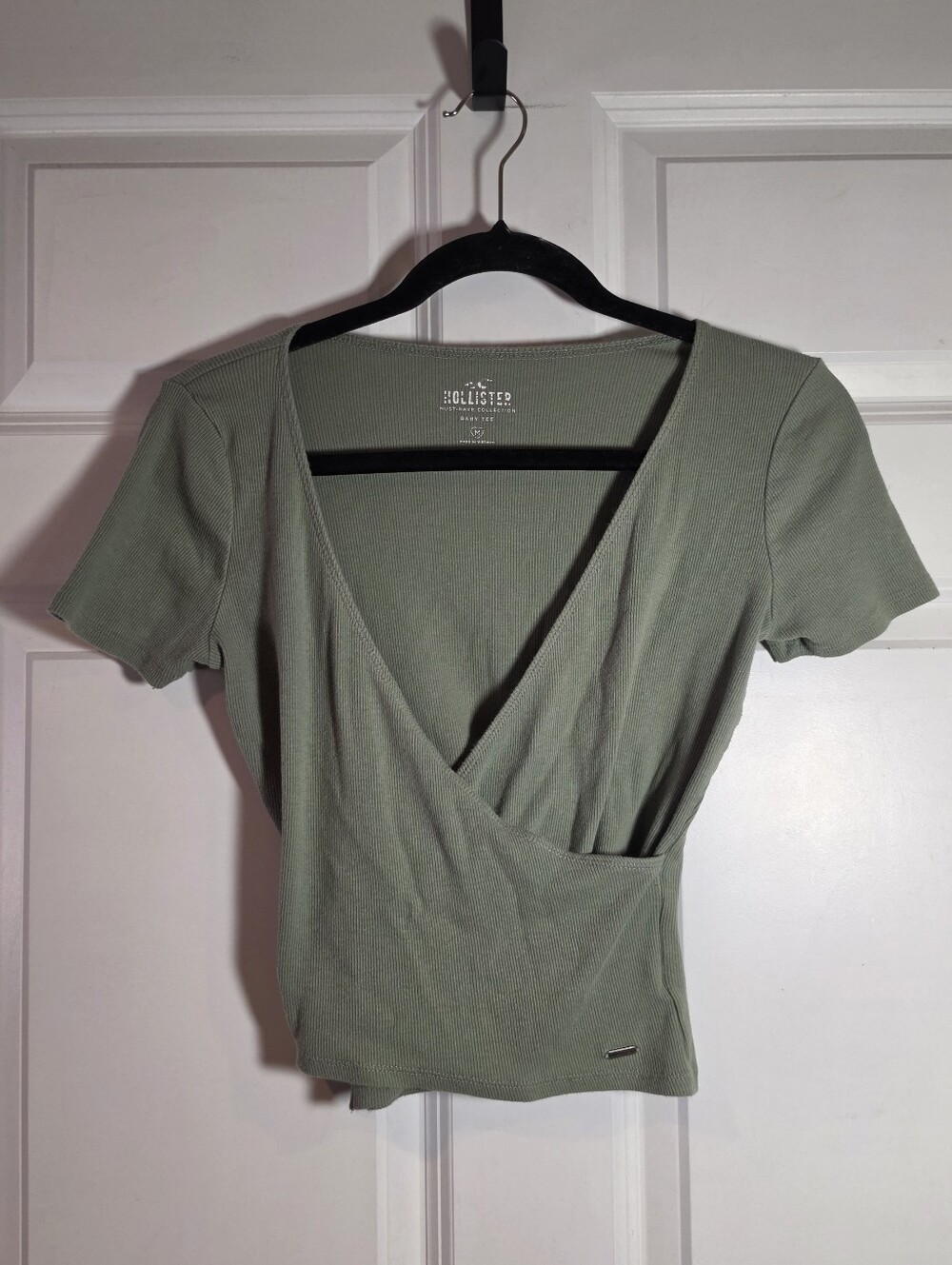 Hollister "Baby Tee" Olive Green Ribbed Wrap Front Short Sleeve Top M